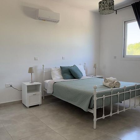 Blue Seaview Appartments Paphos Ngoại thất bức ảnh