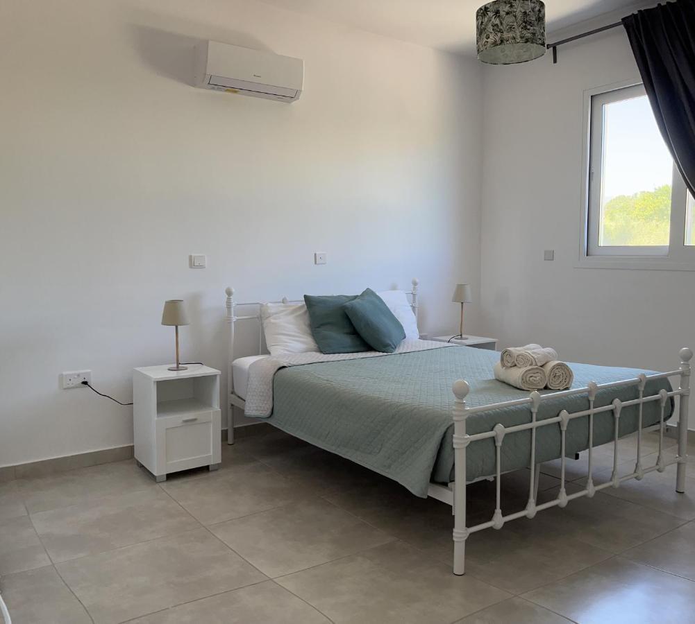 Blue Seaview Appartments Paphos Ngoại thất bức ảnh